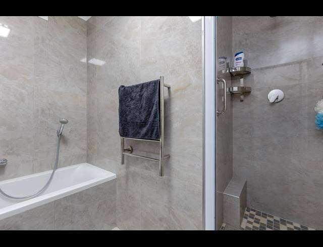 2 BEDROOM APARTMENT TO LET IN SEA POINT